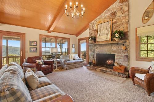 Banner Elk Ski Chalet | 573 Meadow Ave by Carolina Stays