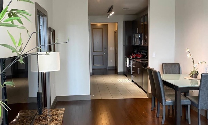 MacGregor Apartment | 5755 Hermann Park 1B1B & Study
