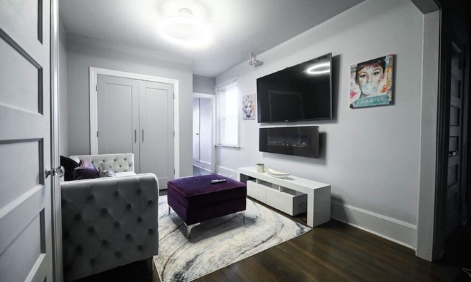 Bridgeport Apartment | 59 Rennell St, Bridgeport · Lovely 1 bedroom cozy modern apartment w/75” 4K TV