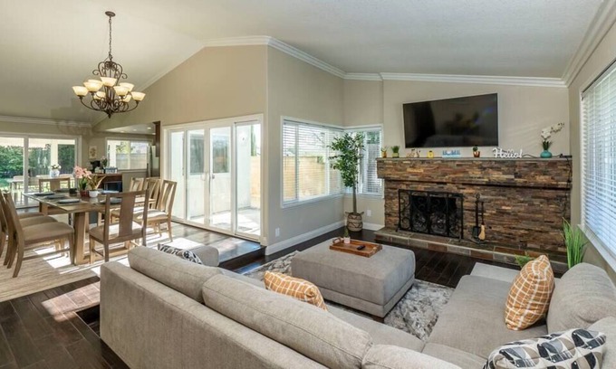 Yorba Linda House | 5B2B Home in quiet Neighborhood