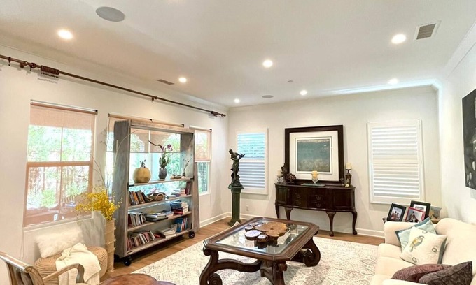 Northwood House | 5B5.5B Cozy Modern Home perfect for professional travelers
