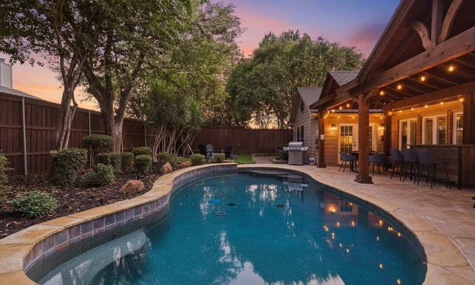 Corinth House | 5BD,2BA w Backyard Oasis, Pool, Jacuzzi*, Firepit