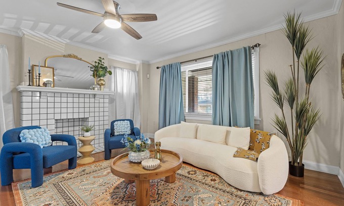 Larimer House | 5bd Chic Barn: Games - Contemporary - Central