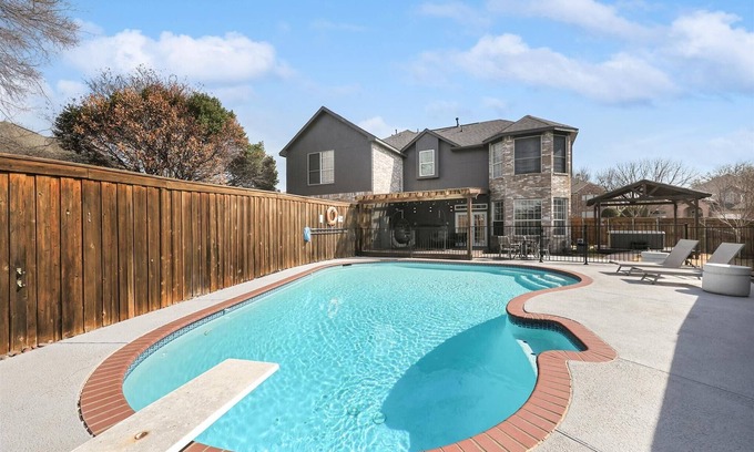 McKinney House | 5BD Glamorous Home | Backyward Oasis, Cinema Room