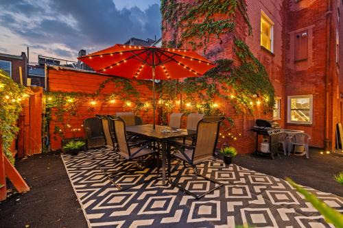 South Side Flats House | 5BDRM 10BD with King BBQ Patio 1 MIN walk Carson ST