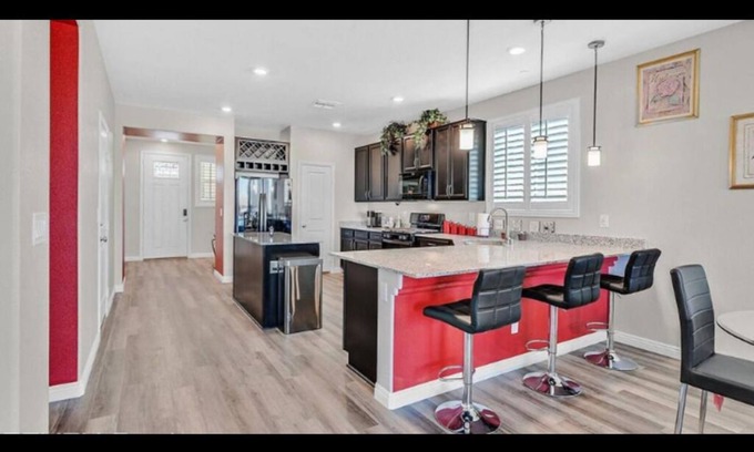 Henderson House | 5Bdrm Prime Location Oasis