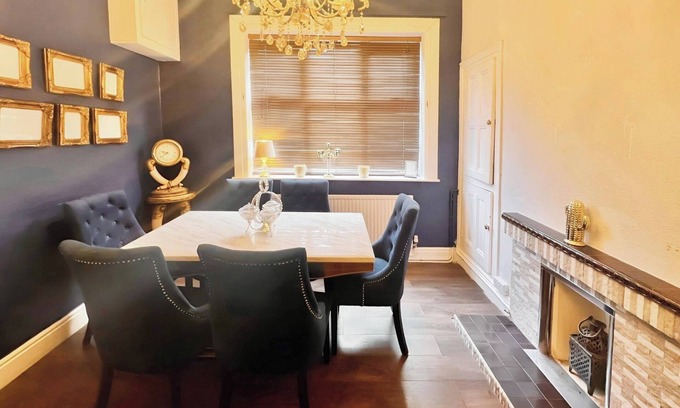 Burton on Trent House | 5br-10guests-hottub-parking-garden-patio