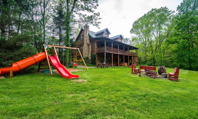 Morgantown House | 5BR, 2.5BA