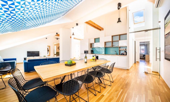 Nove Mesto Apartment | 5BR+3.5BT Wilson Central apt.