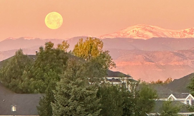 North Central Westminster House | 5BR/4.5BA Golf Course Home.Awesome Mountain Views.20 min to Denver or Boulder