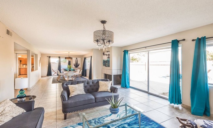 Las Vegas House | 5BR 8min from The Strip 5min convention center