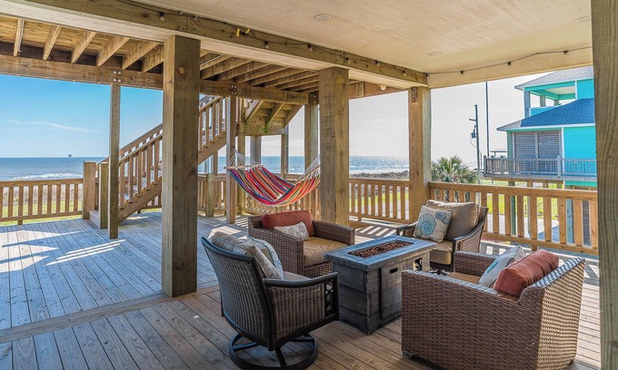 Crystal Beach House | 5BR Beachfront | Ocean Decks, Tiki Bar, Pet-Friendly & Sleeps 12