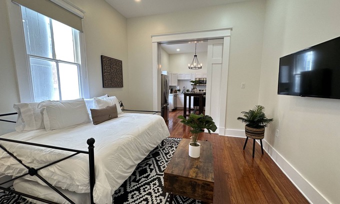 Mid-City House | 5BR Beautifully Restored New Orleans Home - 7 Minutes to French Quarter!