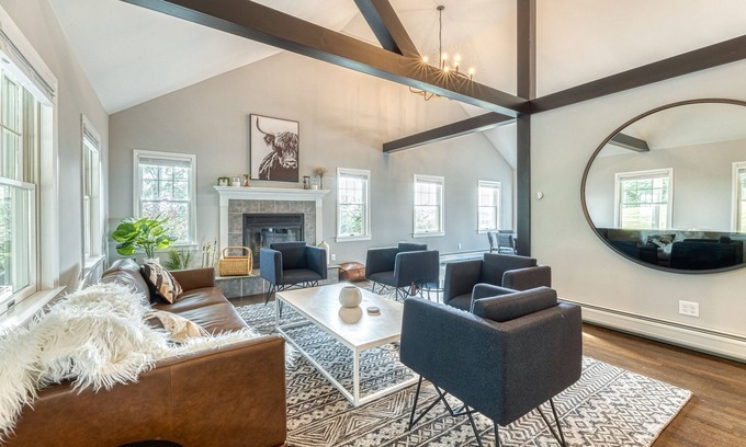 Ancramdale Other | 5BR Farmhouse☆King Size Bed☆Mountain View☆28 Acres