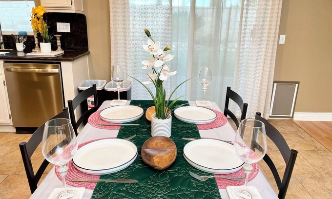 Fontana House | 5BR Fontana Group Stay Near Golf & Shops