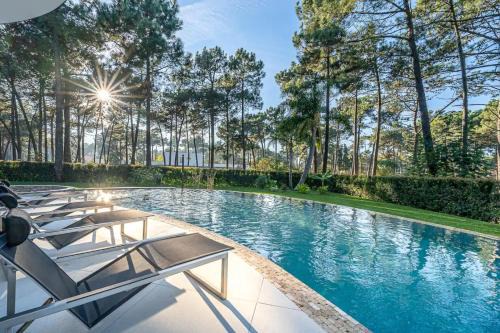 Charneca de Caparica e Sobreda Villa | 5br Golf & Pool Villa in Caparica | By Airnest