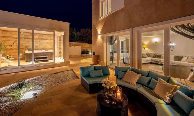 Praznica Villa | 5BR Inland villa Senses with pool and spa in authentic village with great food