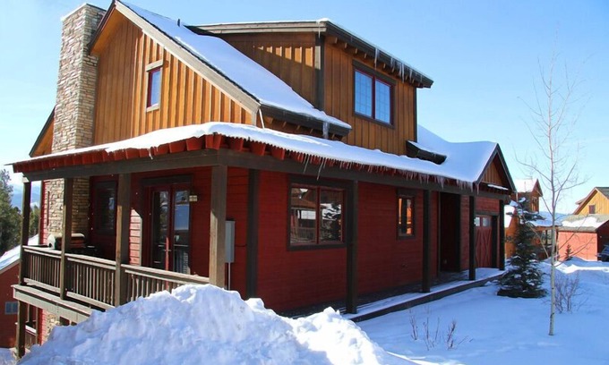 Fraser House | 5br Luxury Mountain Home Sleeps 16: Hot Tub, Game Room, Free Ski/town Shuttle