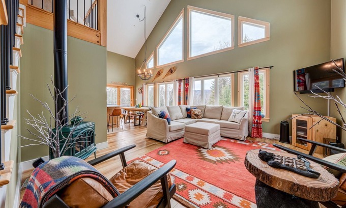 Stratton House | 5BR Retreat w/Hot Tub - Sleeps 12 in Stratton