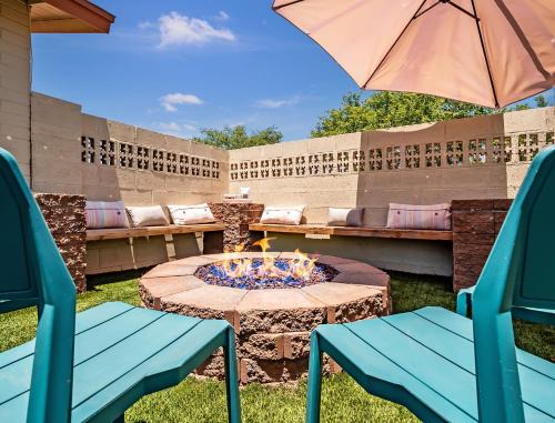 Sunset House | 5BR Sleeps 10 Hot Tub Fire Pit Games & Walk to ASU