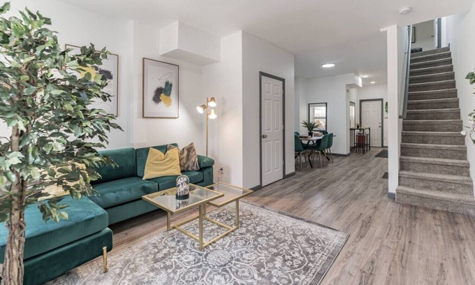 North Philadelphia East House | 5BR | Sleeps 14 | Street Parking | 10 min to DT