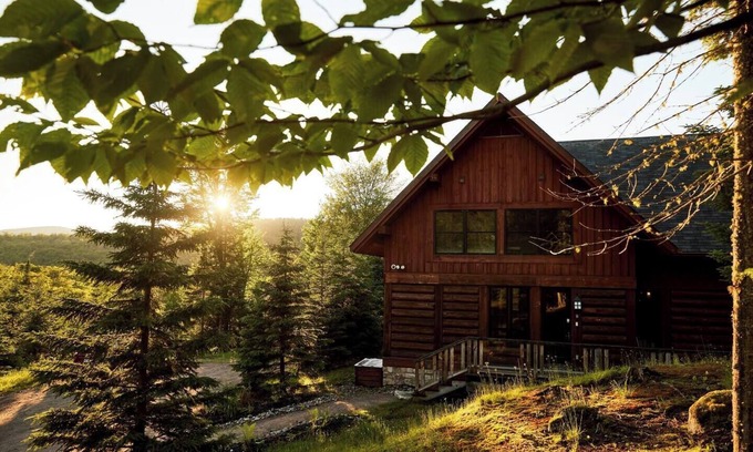 Lac Superieur Village Ski Chalet | 5BR Tremblant Chalet | A/C, Firepit & Lake View