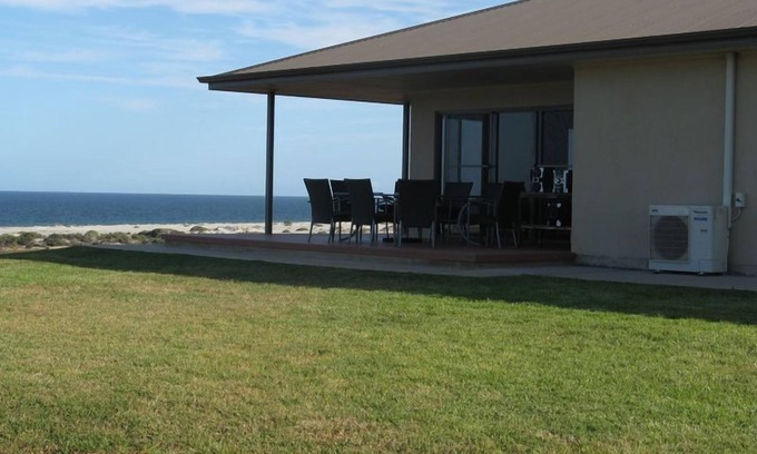 Yaranyacka House | 5iveHeadz Coastal Lifestyle Getaway - Tumby Bay/Lipson