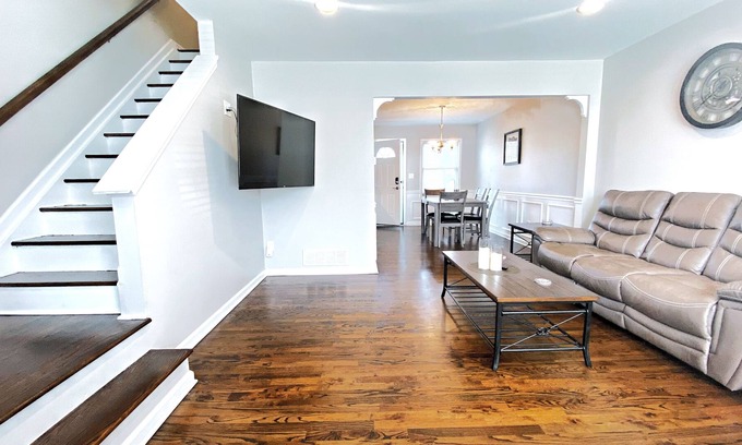 Plymouth House | ★ 5min To Kellogg Park ★ Plymouth ★ Parking ★W/D★6