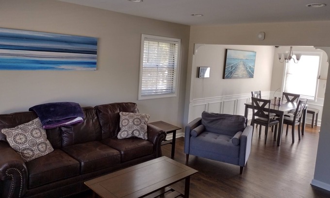 Plymouth House | ★★ 5min To Kellogg Park ★ Plymouth ★ Parking ★W/D★