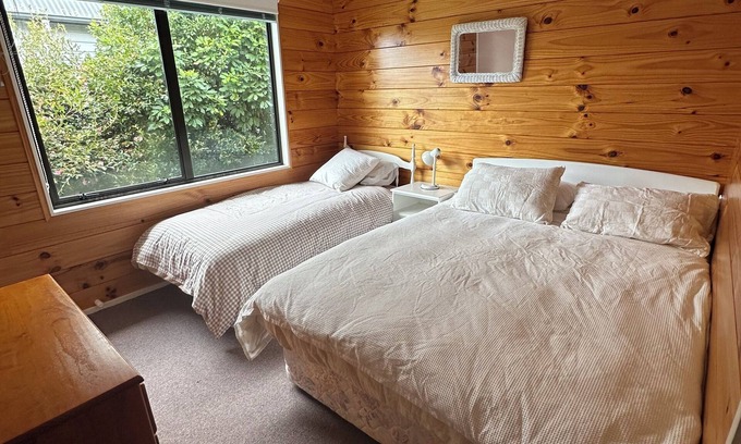 Kinloch House | 5min walk to the lake! cosy Kinloch bach
