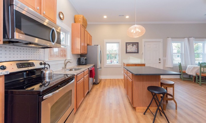 Historic District House | 5Min Walk to Waterfront. Pet Yes