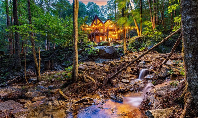 Beech Mountain Cabin | 5Min2Ski|Private2Acres|Creek|HotTub|FirePit|GameRm