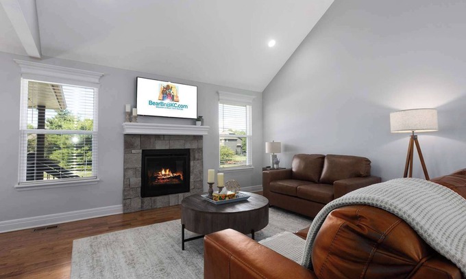 Shawnee House | 5Mins from MidAmerica Sports ComplexW/King Beds
