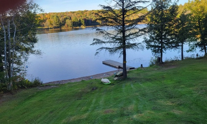 Foley Cottage | 5mins from Parry Sound, Small, clean lake with only 5 other cottages!