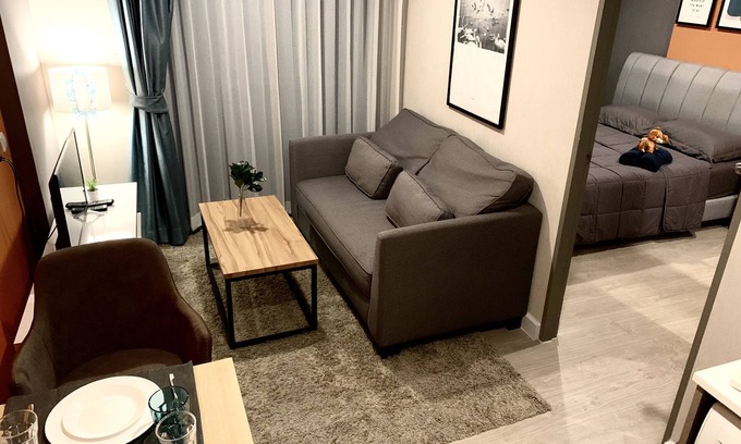 Ratchadaphisek House | 5mins to MRT Cozy brand new apartment with big garden pool,style decoration