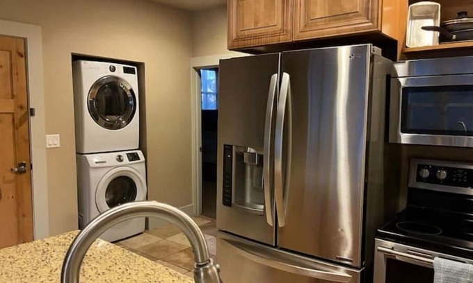 Cliff - Cannon Apartment | 5th Avenue Suites #3