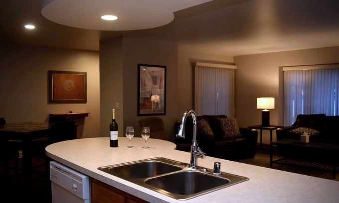 Algoma Condo | 5th Steele Place, LLC - Downtown Algoma Condos: Overnight or Extended Stays