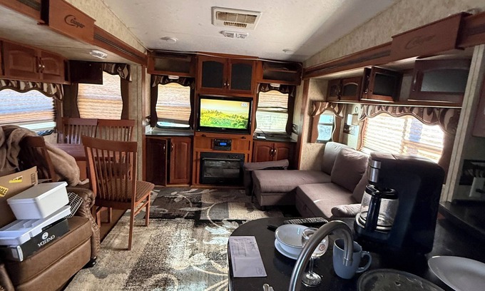 Dos Rios House | 5th Wheel at Lake with 9 Hole Golf, Disc Golf, Fishing, Swimming