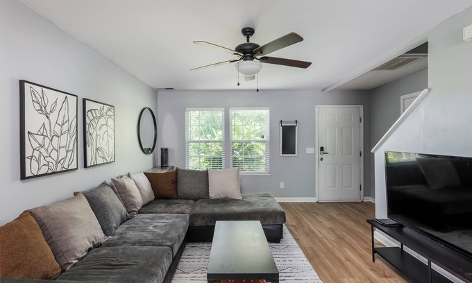 Huntcliff House | 6.4 Miles from MUSC - 105 Curvewood