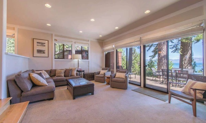 Tahoe Sierra Estates House | 6-8 Miles to Palisades|Alpine|Homewood|Walk to TC
