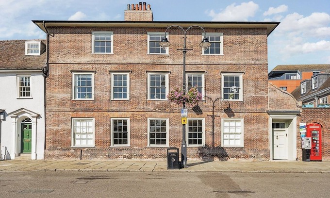 Bury St Edmunds House | 6 Angel Hill, Bury st Edmunds