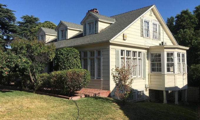 Verdugo Viejo House | 6 bdrm home in Beverly Hills part of Glendale, CA