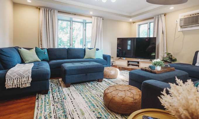 Macalester - Groveland House | 6 BDRM Monster of a House to Hang Out In - Bring your people here!