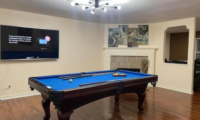 Wetmore House | 6 bed 6 tv Pool table Air Hockey Bulverde/Evans