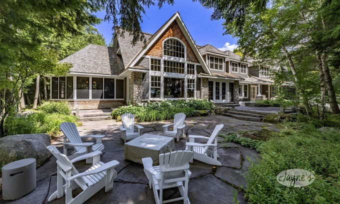 Muskoka Lakes Cottage | 6 bed, 8 bath Beautiful Lake Joe Compound! Sunsets, Boathouse, Sauna & Gym!