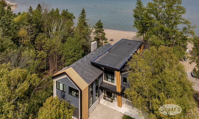 The Blue Mountains House | 6 bed 8 bath New Build on Georgian Bay!