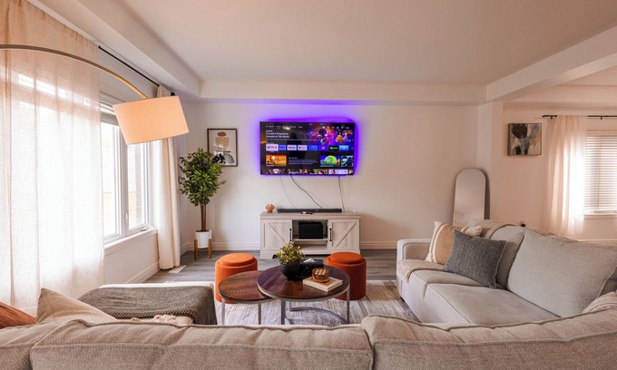 Thorold House | 6 Bed/Casino/Clftn Hill/Skylon Twr/Table Rock/Wine