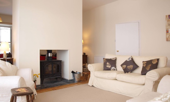 Llanarmon Dyffryn-Ceiriog House | 6 bedrooms,6 bathrooms, spacious former rectory, ideal for family holidays