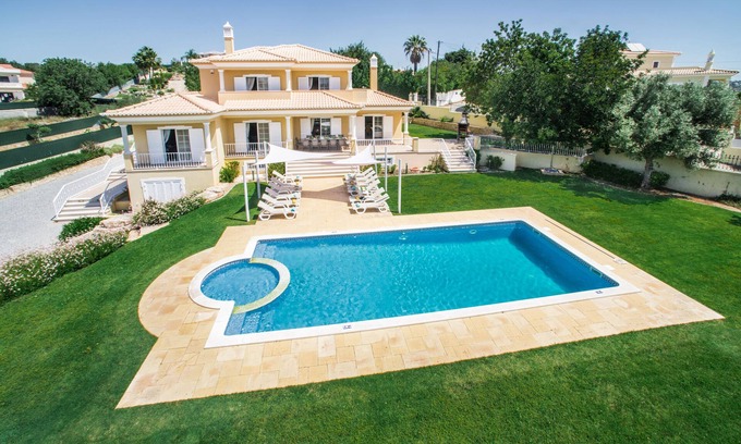 Pata de Cima Villa | 6 Bed Room Villa With Private Heated Pool (on Request)