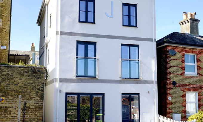 Cowes House | 6 Bed Town House w Roof Terrace - Central Cowes